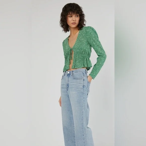 Oak + Fort | green floral front tie crop blouse 100% viscose size small - Picture 2 of 10